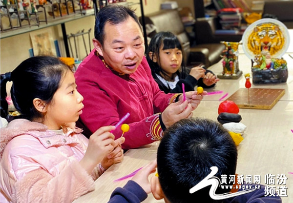 临汾拍客：面雕“老虎”迎新年