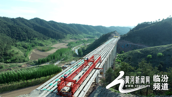 黎霍高速再传佳音山西路桥承建的中留3号大桥全幅合龙贯通